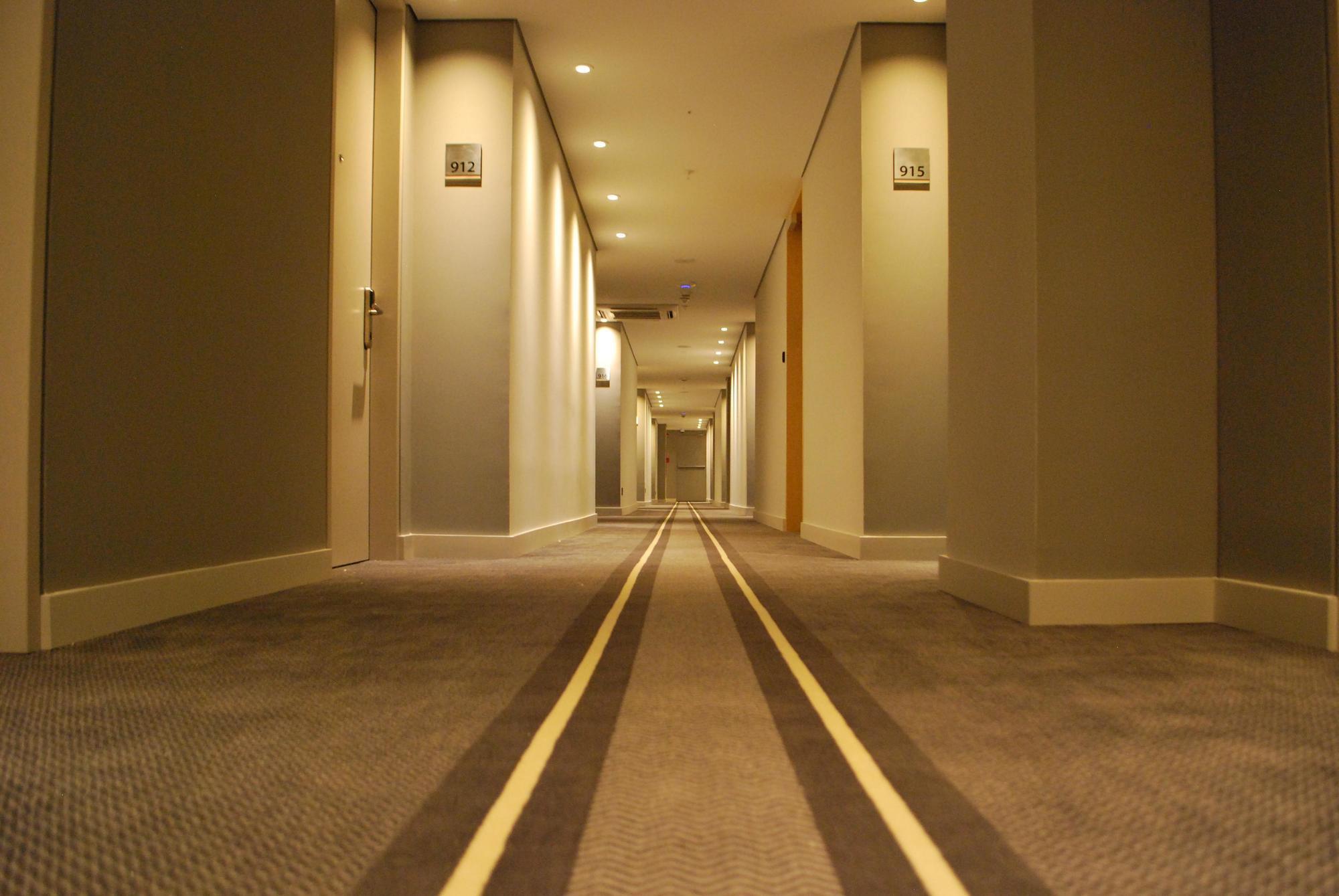 Hotel Movich Buro 51 Barranquilla  Esterno foto A corridor in a hotel