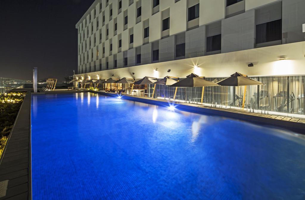 Hotel Movich Buro 51 Barranquilla  Esterno foto The pool at the hotel