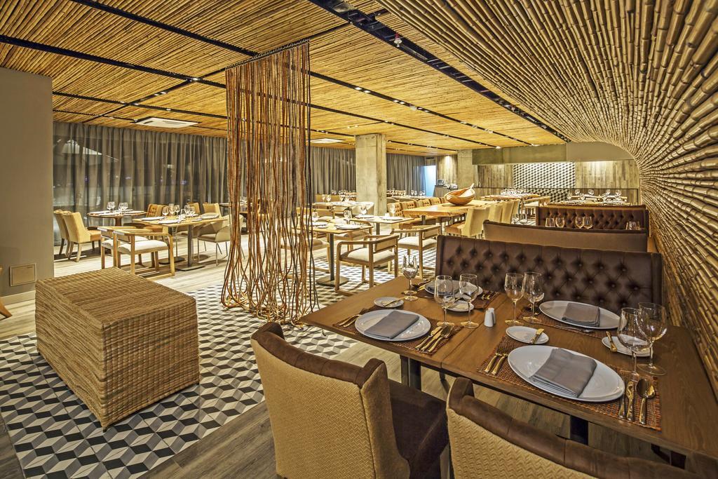 Hotel Movich Buro 51 Barranquilla  Esterno foto The interior of the restaurant