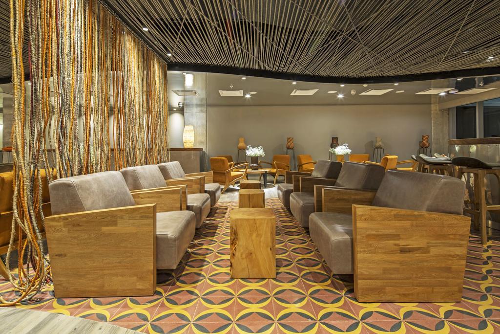 Hotel Movich Buro 51 Barranquilla  Esterno foto The lounge at the airport