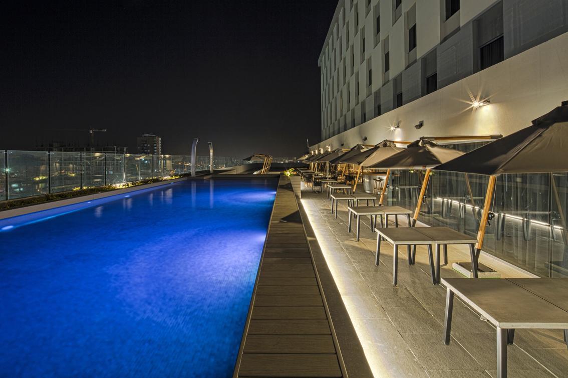 Hotel Movich Buro 51 Barranquilla  Esterno foto The swimming pool at the hotel